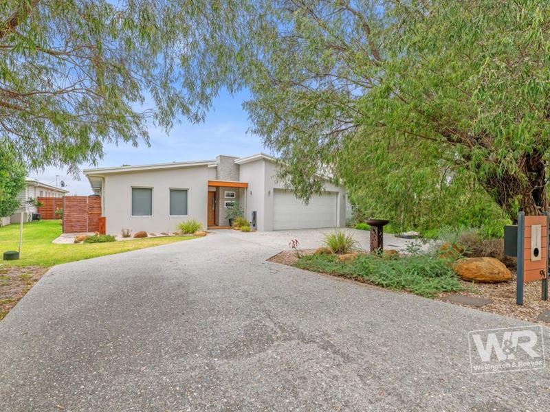 93 Bay View Drive, Little Grove WA 6330
