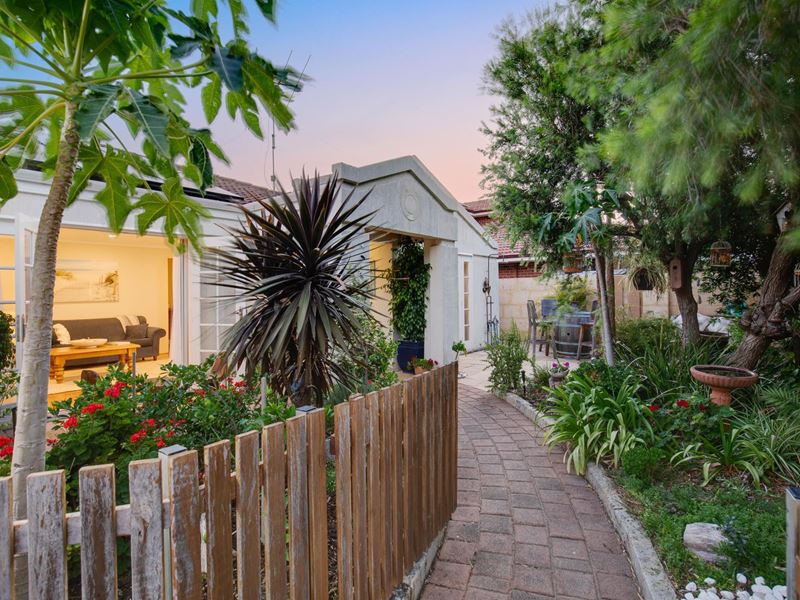 24 Brushfield Way, Gwelup WA 6018