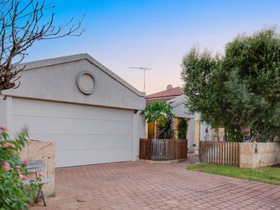 24 Brushfield Way, Gwelup WA 6018