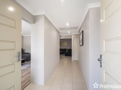 15 Clondyke Drive, Byford WA 6122