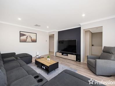 15 Clondyke Drive, Byford WA 6122