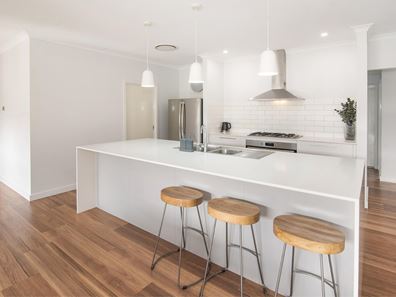 7 Coomarl Approach, West Busselton WA 6280