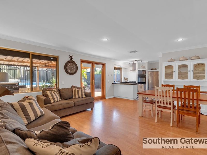 4 Dawkins Court, Leda WA 6170