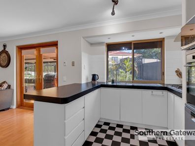 4 Dawkins Court, Leda WA 6170