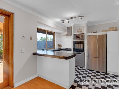 4 Dawkins Court, Leda WA 6170