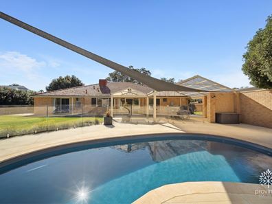 10 Rootes Road, Lesmurdie WA 6076