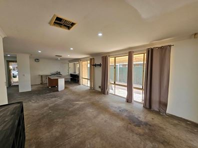186 Harpenden Street, Huntingdale WA 6110