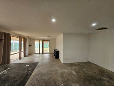 186 Harpenden Street, Huntingdale WA 6110
