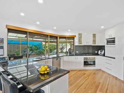 8 Penda Close, Halls Head WA 6210