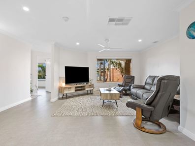 39 Rawlinna Heights, Ballajura WA 6066