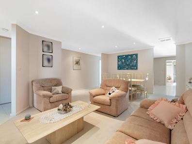 17 Granada Loop, Seville Grove WA 6112