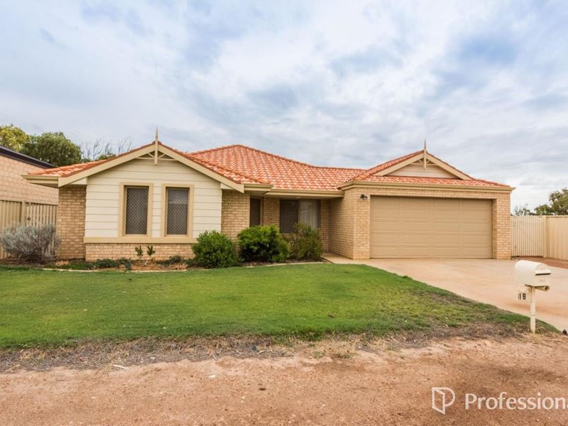 18 Stillwater Avenue, Drummond Cove WA 6532