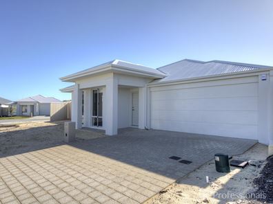 9 Sandstone Road, Eglinton WA 6034