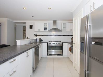 9 Elmhurst Drive, Clarkson WA 6030