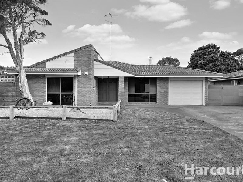 7 Silvertop Avenue, Halls Head WA 6210