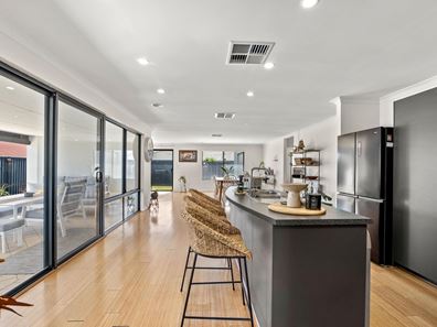 16 Silverpan Way, Byford WA 6122