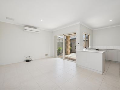 2/36 Fifth Road, Armadale WA 6112