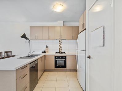 9/9 Barfield Road, Hammond Park WA 6164