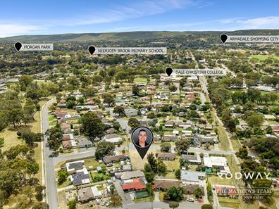 5 Chadwick Pde, Brookdale WA 6112