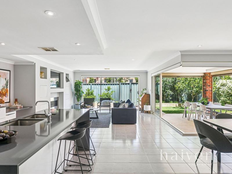6 Barrow Court, Mount Claremont