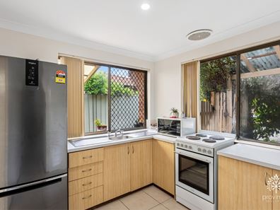 6/3 Poets Lane, Kalamunda WA 6076