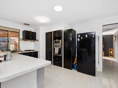 14 Chisholm Circle, Seville Grove WA 6112