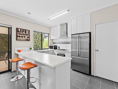 16 Hiscox Place, Redcliffe WA 6104