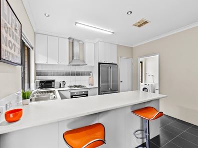 16 Hiscox Place, Redcliffe WA 6104