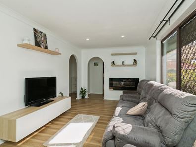 21 Tollington Park Road, Kelmscott WA 6111