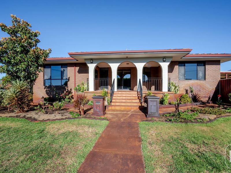 24 Capstone Way, Marangaroo WA 6064