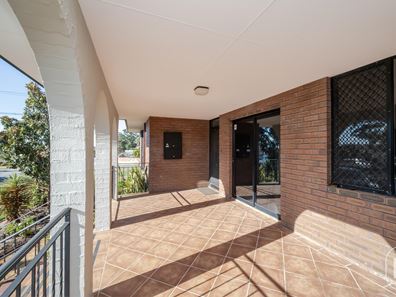 24 Capstone Way, Marangaroo WA 6064