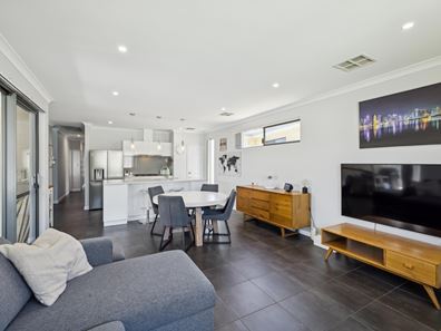 33 NEWCOMBE WAY, Padbury WA 6025