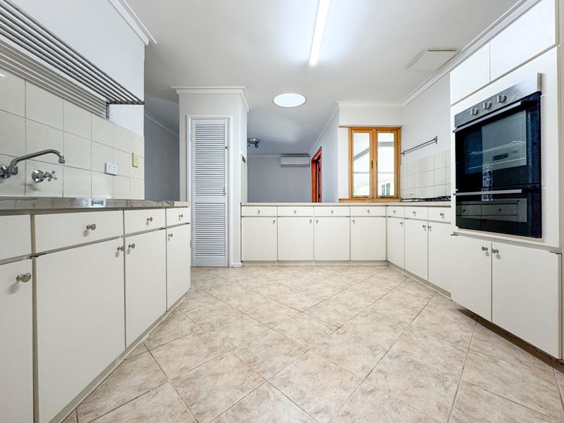 11 Markaling Close, Hillman WA 6168