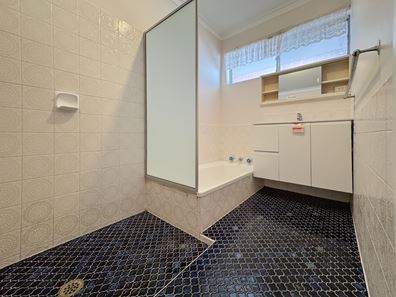 11 Markaling Close, Hillman WA 6168