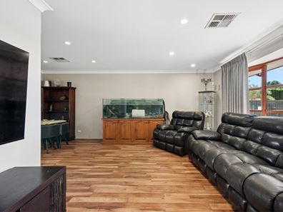 55 GLYNDEBOURNE AVENUE, Thornlie WA 6108