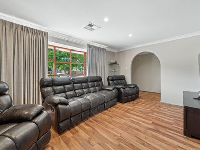55 GLYNDEBOURNE AVENUE, Thornlie WA 6108