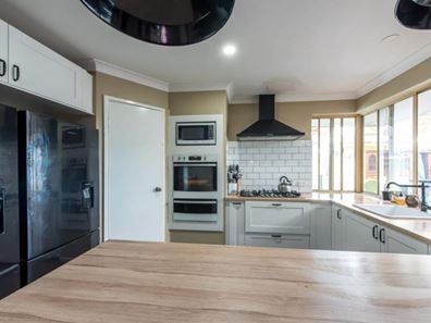 14 Irene Place, Beldon WA 6027