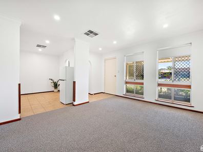 8 Parer Close, Thornlie WA 6108