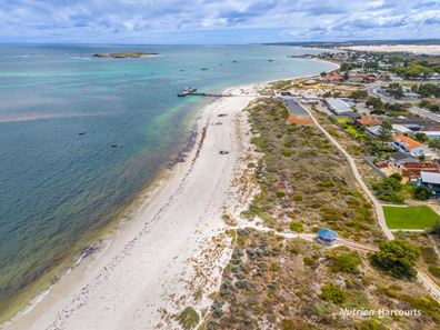 102 Gingin Road, Lancelin WA 6044