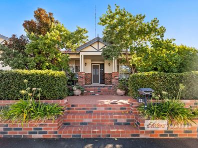 12 Magdalen Place, College Grove WA 6230