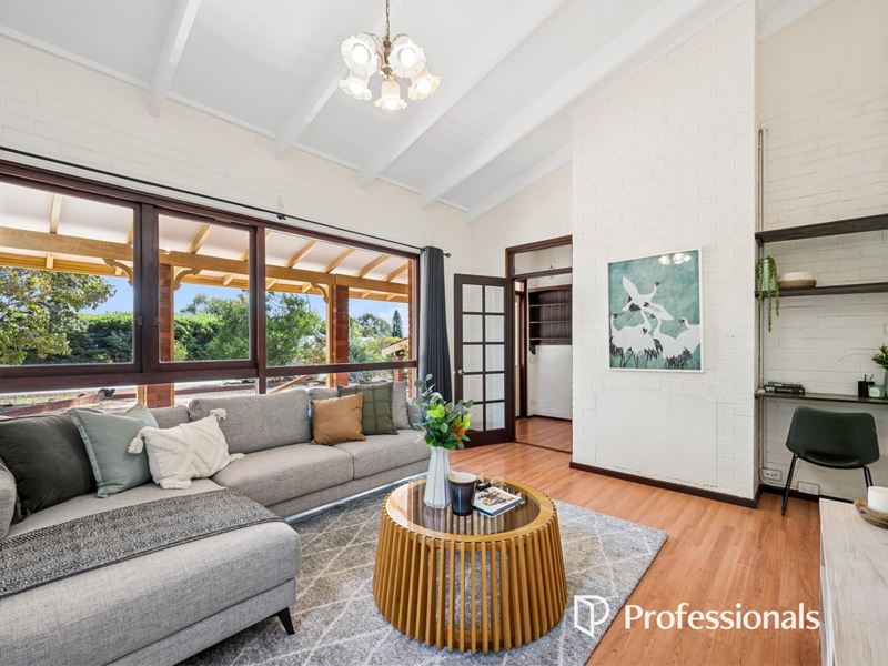 2 Hart Street, Lesmurdie WA 6076