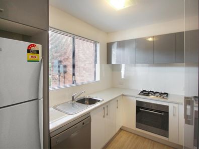 2/8 Gwenyfred Road, Kensington WA 6151
