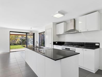 6 Beckett Street, Aveley WA 6069