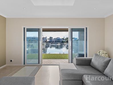 22 Bluemanna Drive, Wannanup WA 6210