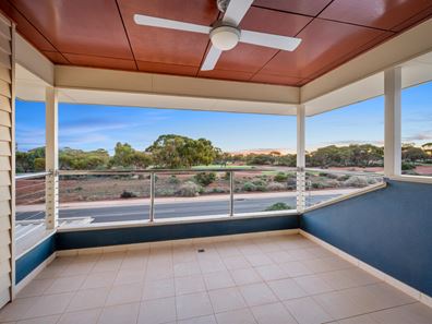 102 Aslett Drive, Karlkurla WA 6430