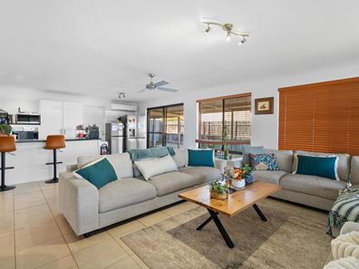 2 Seaforth Drive, Halls Head WA 6210