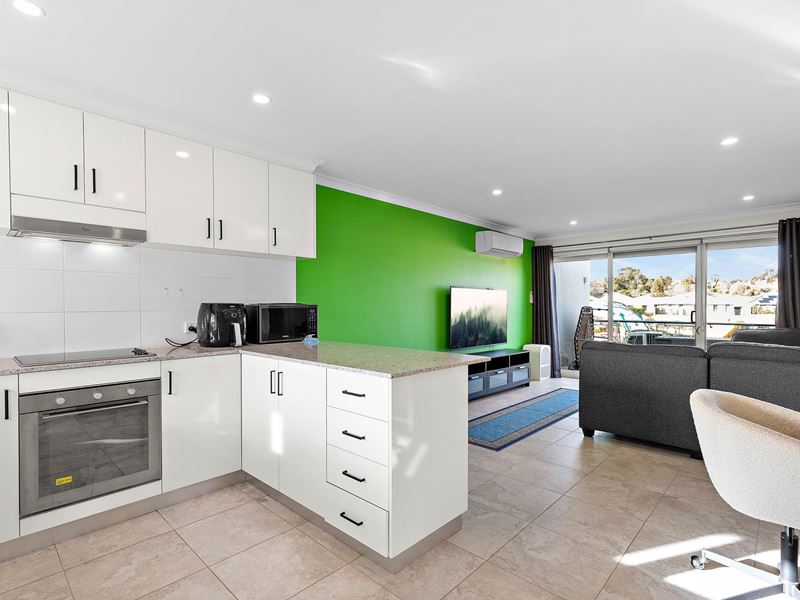 10/70 West Churchill Avenue, Lake Coogee