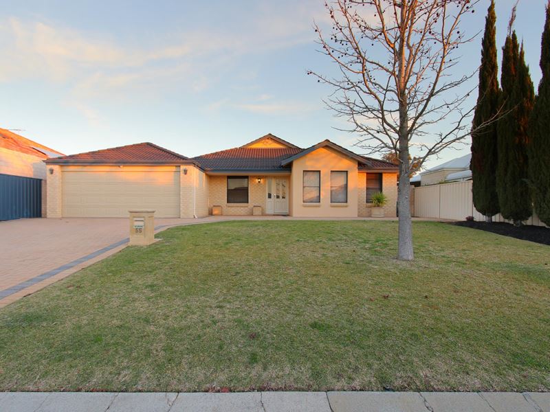 55 Peterborough Circle, North Lake