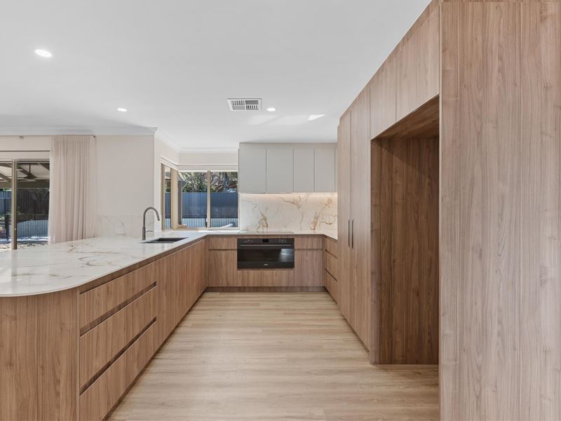 9 Plover Way, Kingsley WA 6026