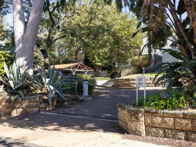 4/9 Freshwater Parade, Claremont WA 6010